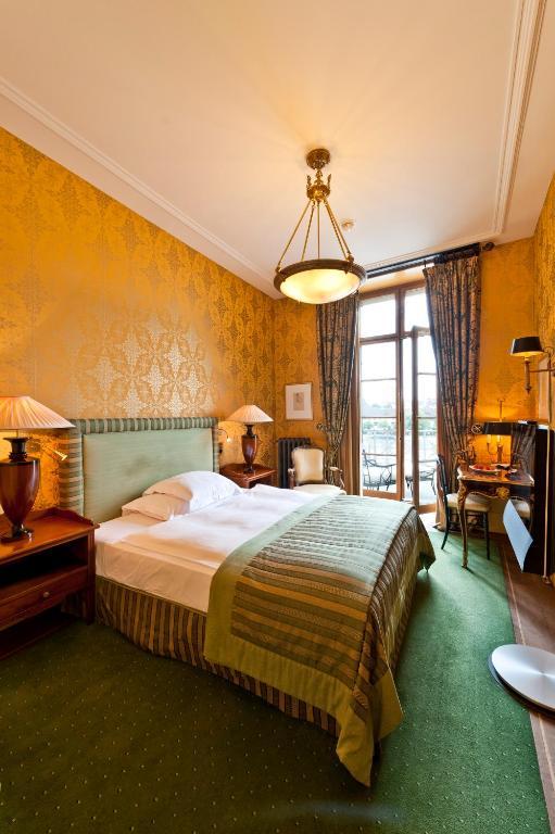 Grand Les Trois Rois Hotel 5*